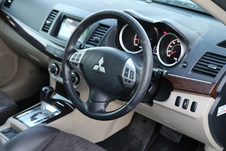 2011 Mitsubishi Galant - Thumbnail
