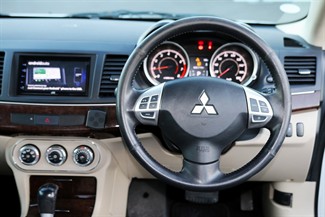 2011 Mitsubishi Galant - Thumbnail