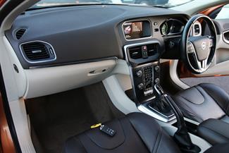 2014 Volvo V40 - Thumbnail
