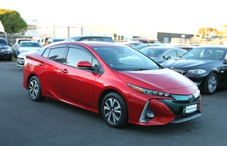 2017 Toyota Prius - Thumbnail