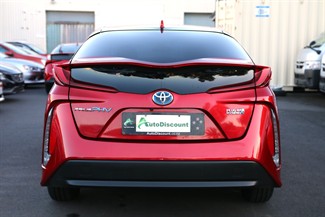 2017 Toyota Prius - Thumbnail