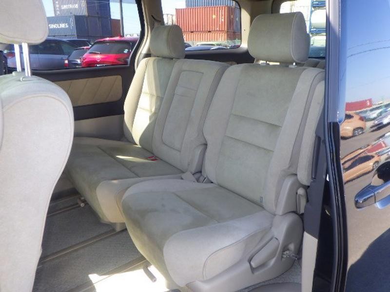 2004 Toyota Alphard