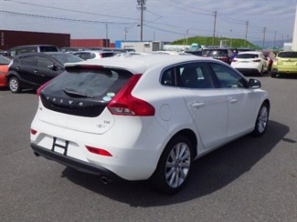 2015 Volvo V40 - Thumbnail