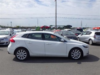 2015 Volvo V40 - Thumbnail