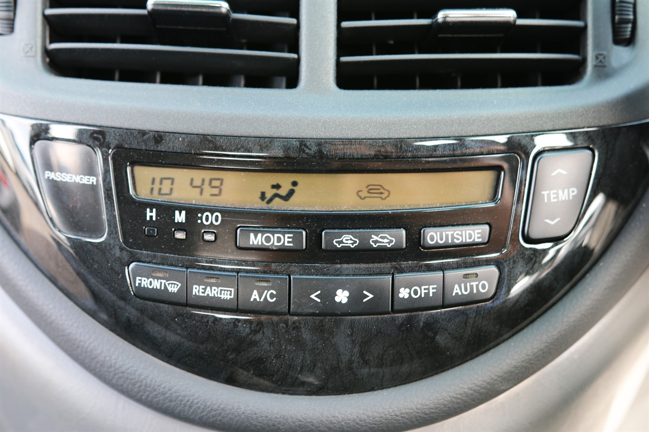 2005 Toyota Estima