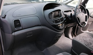 2005 Toyota Estima - Thumbnail