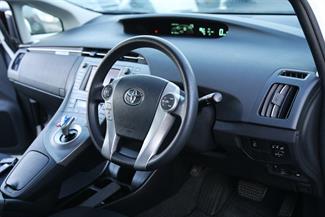 2015 Toyota Prius - Thumbnail