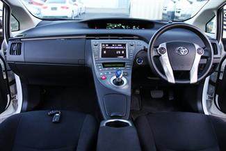 2015 Toyota Prius - Thumbnail