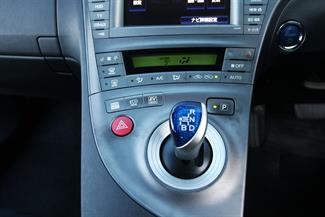 2015 Toyota Prius - Thumbnail