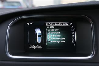 2015 Volvo V40 - Thumbnail