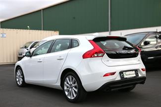 2015 Volvo V40 - Thumbnail