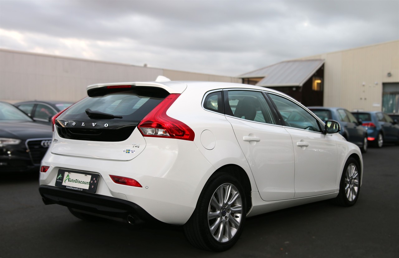 2015 Volvo V40