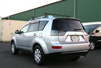 2007 Mitsubishi Outlander - Thumbnail