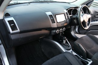 2007 Mitsubishi Outlander - Thumbnail