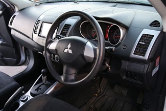2007 Mitsubishi Outlander - Thumbnail