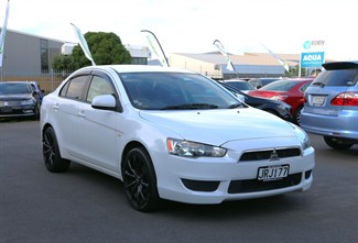 2010 Mitsubishi Galant - Thumbnail