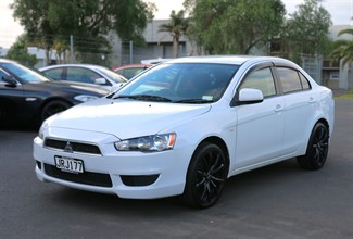 2010 Mitsubishi Galant - Thumbnail