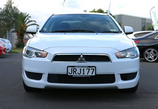 2010 Mitsubishi Galant - Thumbnail