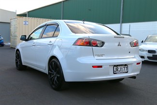 2010 Mitsubishi Galant - Thumbnail