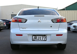 2010 Mitsubishi Galant - Thumbnail