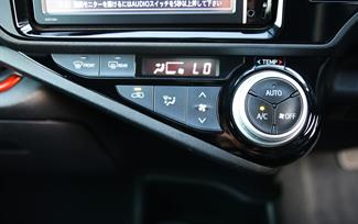 2015 Toyota Aqua - Thumbnail