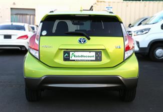 2015 Toyota Aqua - Thumbnail