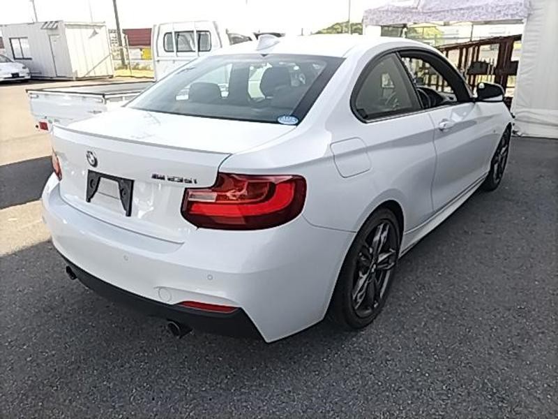 2016 BMW M235i