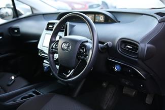 2019 Toyota Prius - Thumbnail