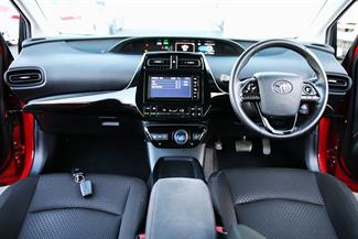 2019 Toyota Prius - Thumbnail