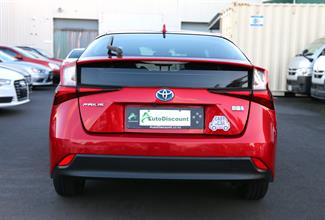 2019 Toyota Prius - Thumbnail