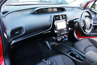 2019 Toyota Prius - Thumbnail
