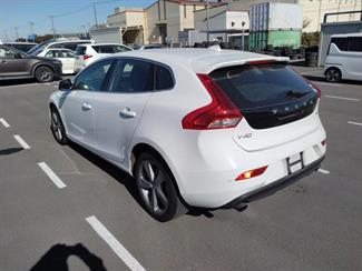2015 Volvo V40 - Thumbnail