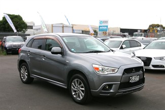 2010 Mitsubishi RVR - Thumbnail