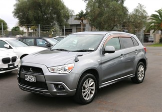 2010 Mitsubishi RVR - Thumbnail