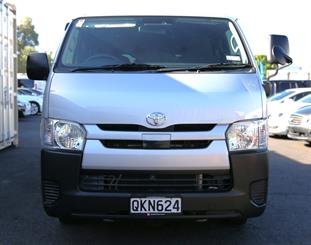 2018 Toyota Regius - Thumbnail