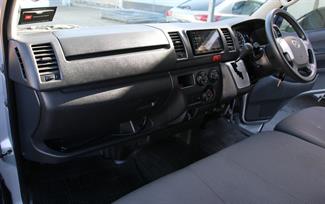 2018 Toyota Regius - Thumbnail