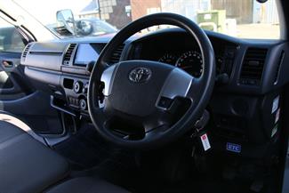 2018 Toyota Regius - Thumbnail