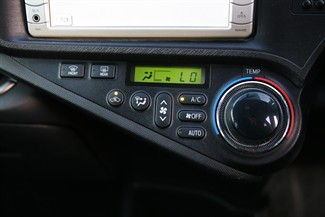 2013 Toyota Aqua - Thumbnail