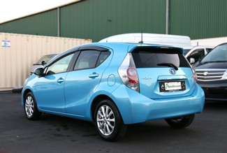 2013 Toyota Aqua - Thumbnail