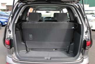 2005 Toyota Estima - Thumbnail