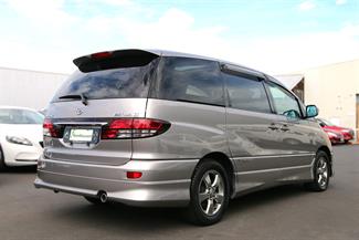 2005 Toyota Estima - Thumbnail