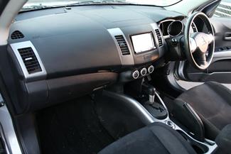 2007 Mitsubishi Outlander - Thumbnail