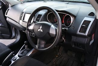 2007 Mitsubishi Outlander - Thumbnail