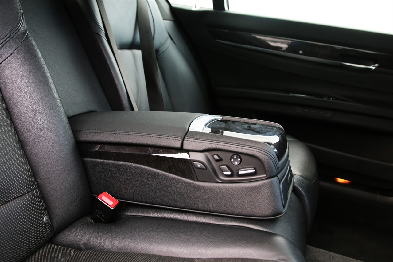 2013 BMW 740i