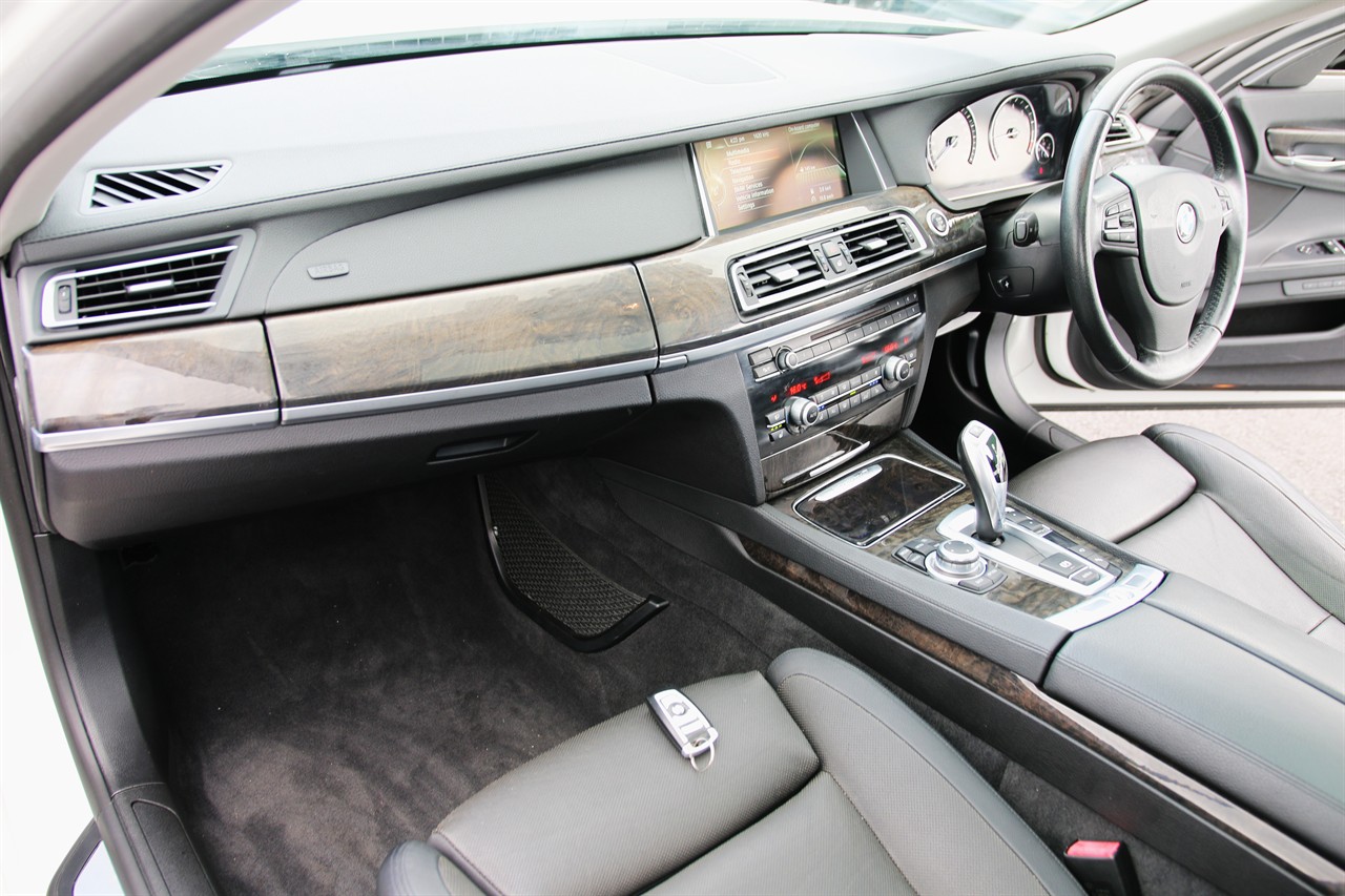 2013 BMW 740i