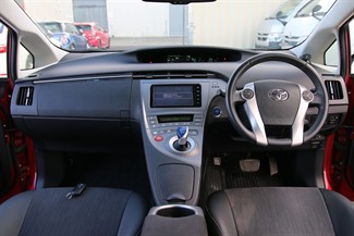 2015 Toyota Prius - Thumbnail