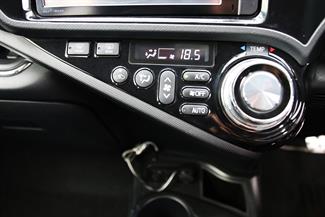 2014 Toyota Aqua - Thumbnail