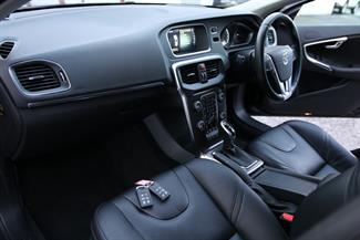 2015 Volvo V40 - Thumbnail