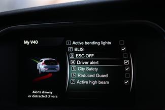 2015 Volvo V40 - Thumbnail