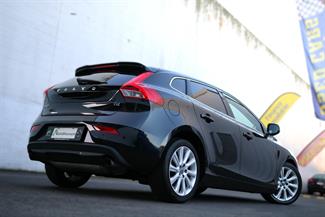2015 Volvo V40 - Thumbnail